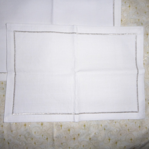 SET 4 WHITE LINEN PLACEMATS SILVER TRIM RECTANGULAR 17" x 12" ELEGANT HOLIDAY - Picture 2 of 3